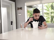 你打算给我射精吗--莉莉·詹姆斯兴奋地问继子