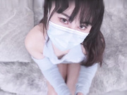 可爱女孩穿着性感的高跟鞋跟丝袜帮你足交