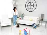 绝望的负债保姆为了钱把身体奉献给主人