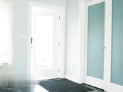 少女在性方面取悦她的继父以获得她想要的东西