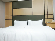 用力抽插美腿极品妹肥臀爆插套子都干破