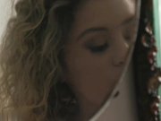 她迫不及待地想在一个大鸡巴陌生人观看时操他（艾莉·艾迪生）