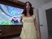 出轨的妻子操了她心烦意乱的丈夫雇用的大鸡巴画家