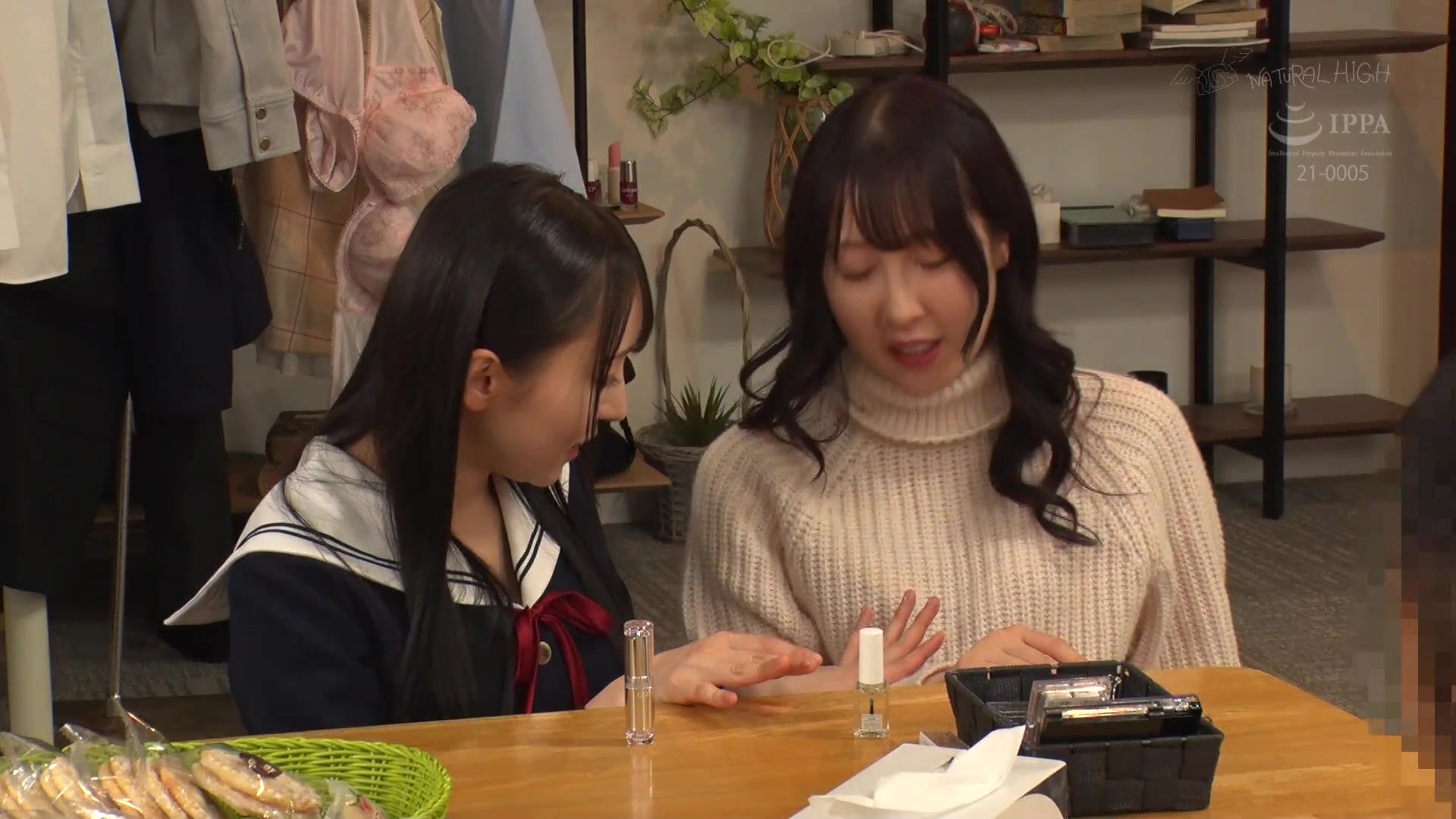 [NHDTB-860] こたつの中で彼氏の妹に媚薬手マンでイカされた快感が忘れられず追い媚薬をねだるキメレズ狂い女2 - 4of5