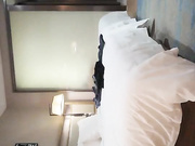 小哥找了个小姐直啪啪 洗完澡口交后入大力猛操看着非常诱人 很是诱惑喜欢不要错过