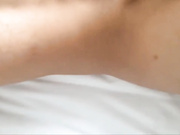 【绿帽偷情】少妇出轨情夫，打电话给自己老公，两次没忍住叫出声音