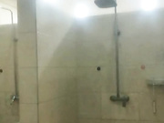 精品推薦 吊鐘大奶無良騷妹子浴筐內暗藏攝像機偸拍國內某大眾浴室女士間內部春光 光滑肌膚堅挺美乳看得讓人欲火焚身 露臉高清