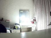 家庭網絡攝像頭黑客破解拍攝到的很性福的年輕夫妻從某寶上買來的多套情趣內衣換上試一試 還拿著手機拍攝 露臉高清