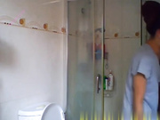 精品推薦 鹹濕房東公寓合租房女大學生浴室偷放攝像頭偷拍幾個苗條妹子沐浴更衣 下面毛毛濃密看得欲火焚身 720P高清原版