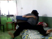 小情侣宿舍闹矛盾，吵完架上床啪啪