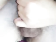 女朋友给我撸 最后射在骚逼上 打飞机必备