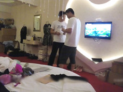 名门夜宴偷拍系列套路两个美女模特拍内衣广告更衣偷拍