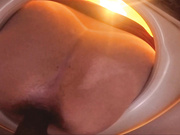 某公寓出租房衛生間拍攝到的漂亮妹子如廁 馬桶內部特寫拍攝逼逼肥嫩絕對誘惑 1080P高清