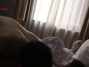 獨家推薦 小長假居家爆操大一師妹女友 主動張開雙腿配合幹得直叫求饒 呻吟聲淫蕩～國語1080P高清