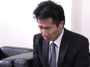 [JUL-377] 人妻秘書、汗と接吻に満ちた社長室中出し性交 業界屈指の美熟女Madonna専属秘書に就任！！ 白石茉莉奈【破解】 - 2of5