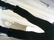 最新流出國內廁拍大神暗夜潛入商場公共女廁全景偷拍各式美女如廁 有個手持紅色手機少婦顏值蠻高的 1080P高清原版