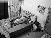 居家攝像頭黑客破解拍攝到的如狼似虎之年媳婦與老公啪啪過性生活 搞硬雞巴騎坐爽的欲仙欲死 露臉高清