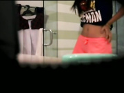 精品推薦 房東浴室偷放針孔攝像頭拍攝女租戶兩個顏值和身材不錯年輕美眉洗澡 露臉高清