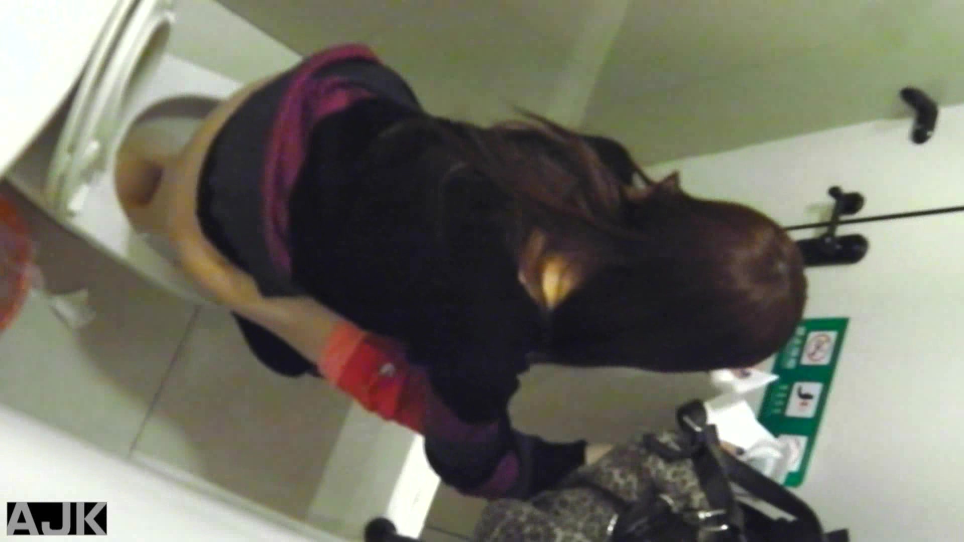 上海某大型商場公共衛生間拍攝到的各式美女少婦如廁 雪白大屁股看得誘惑十足 1080P高清無水印