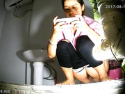 小旅館公共衛生間高清偷拍人妻少婦如廁噓噓 肥嫩逼逼雪白大屁股看得讓人欲火焚身 1080P高清原版