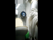 某公司公共廁所拍攝到的年輕漂亮極品女白領如廁 貌似穿著肉絲性感十足～720P高清