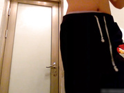 咸湿房东卫生间真实偷拍贫乳学生妹日常洗香香稀毛嫩逼掰开了冲洗几个意思