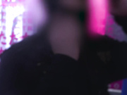 遇到了两个穿着性感可爱Cosplay兔女郎服装没穿内裤一起散步,然后回酒店6P疯狂啪啪~完美露脸