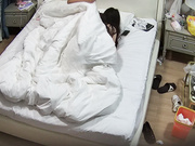 公寓酒店超经典长视频 带玩具和情趣内衣来开房 趁男友在睡觉 自觉换上 口醒男友 还在上面自己动5