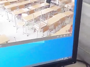 【网曝門事件】烟台黄金职业学院大瓜流出，情侣在教室课桌上大玩性爱，先舔后干激情四射，辣眼睛啊