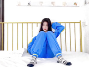 【超大尺度 啪啪双飞捆绑SM】两个清纯学生妹女同拉拉！俩拉拉捆绑互玩后，大叔把她俩捆叠起来，双飞轮流干