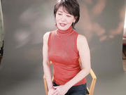 ROE-558 彼女が歩くだけで、下町の商店街さえランウェイに見えるー。 某人妻ファッション誌の読者モデル 秋月夕 47 歳 AV DEBUT - 1of5