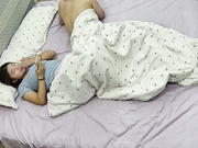 民宿酒店 年轻的嫩妹晚上刚被男友操玩一次 早上醒来先把按头含屌 后又遭无情猛操 逼倒是真的嫩1