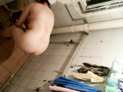 冒死偷拍隔壁丰雍阿姨洗澡