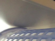 终于偷拍到车间女神WC了，雪白的大屁股，激动的双手颤抖