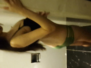 某院校艺术系大胸美女翘课与男友宾馆偷情第三部之口活时说：男人为啥长鸡巴这玩意了！