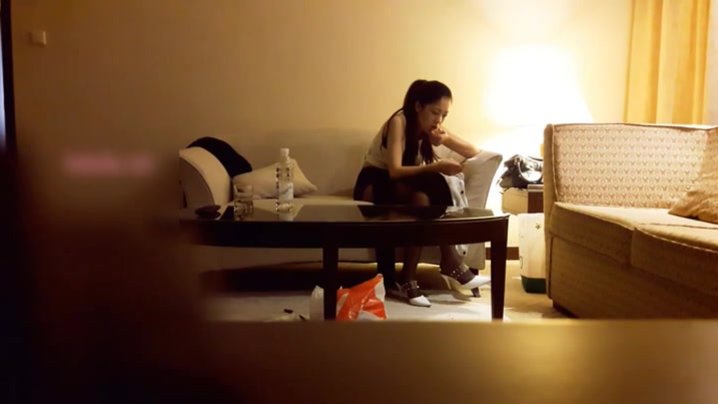 江蘇大學生絲襪高跟鞋特別性感漂亮沙發桌子各種姿勢操逼