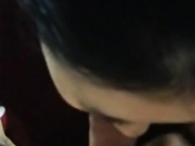 微信上认识的97年清纯小美女,脱掉内裤发现原来是极品无毛B,没忍住射了她一脸！