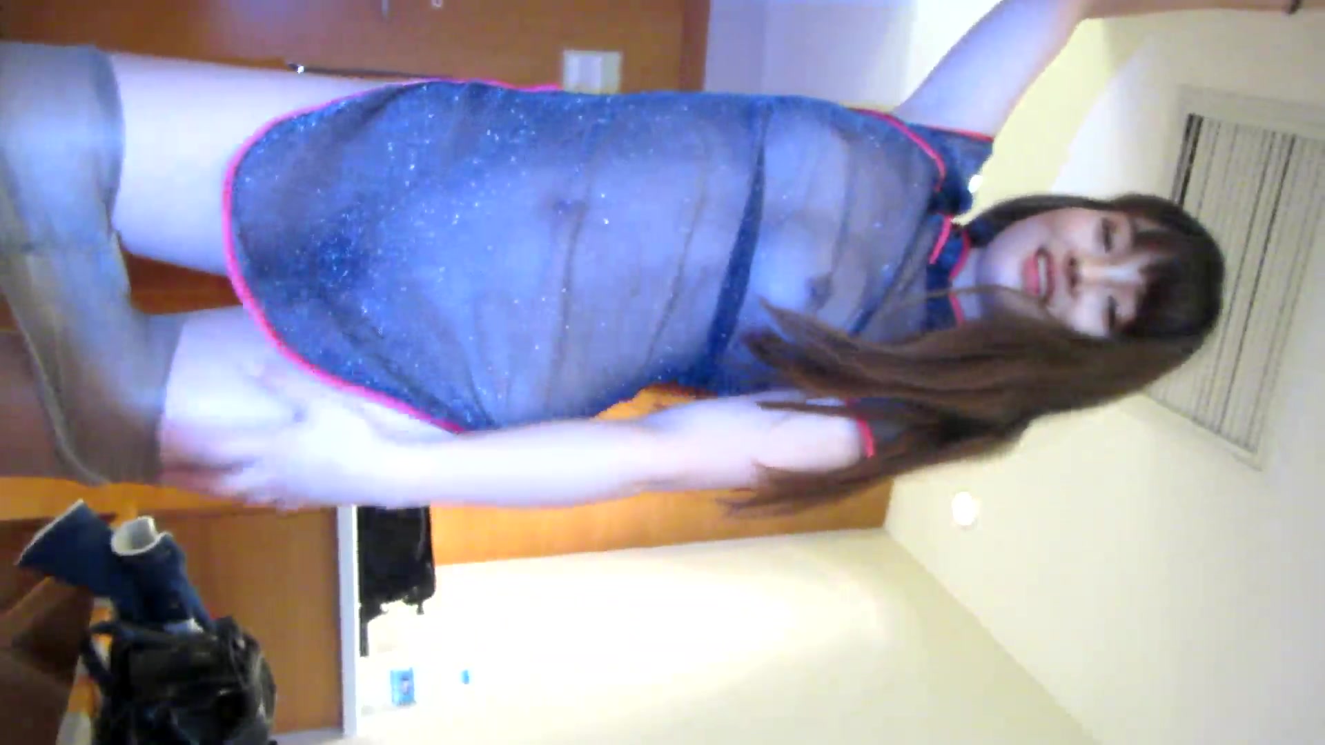 吐血推荐空姐制服嫩模夏柳酒店大尺度私拍看她逼逼没少被潜