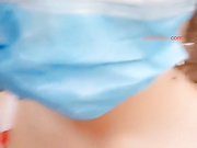 白嫩大眼萌妹温泉直播让人摸奶摸逼，还给别人打飞机这小哥不知道有没有幸福来敲门的感觉