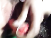 小美女在家一个人偷偷用火腿自慰，高潮了水流不止