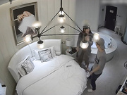 精品酒店偷拍听对话是喜欢蹦迪泡酒吧的气质性感美女和酒吧刚认识的朋友开房,第一次还比较害羞,第2次就很主动!