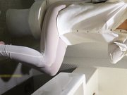 【精品福利】女神级魔鬼身材大长腿美女模特酒店面试被潜规则,要求换上各种丝袜性感衣服展示身材,小穴真嫩!