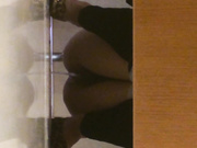 潜入某大型商场女厕偷拍目测都是些高素质的美女