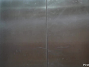 迪卡侬门事件女主角CB站中日混血妹酒店客房区脱光游走对着镜头掰下体楼梯上自慰喷水扶手当道具