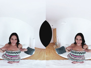 Sanny in VR for The First Time!