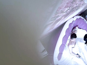 温馨钟点房喝着红牛的小青年与电话多业务有点忙的销售姐姐啪啪啪主动吃J8搞硬女上表情享受还说用力