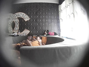 职业技校旁主题宾馆清纯丸子头大长腿白嫩小美女与男友开房啪啪进屋直奔主题干了美女3炮叫床声很好听年轻激情体位玩的