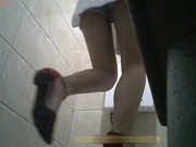 国内牛人潜入娱乐场所女厕偷拍小姐姐们嘘嘘 颜值都不错