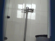 商场排队厕拍系列27 素颜看起来很有邻家感觉的妹子