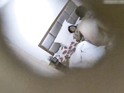 小旅馆偷拍中年男女偷情这少妇有点功夫一字马让男的插入花心后尖叫